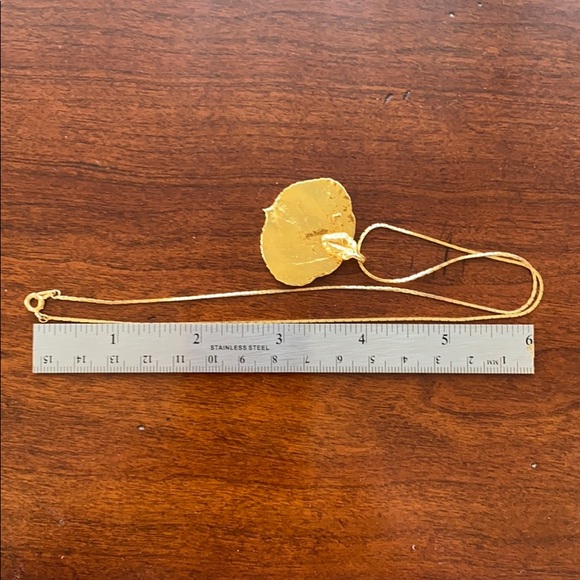Gold Aspen leaf necklace - Picture 5 of 5